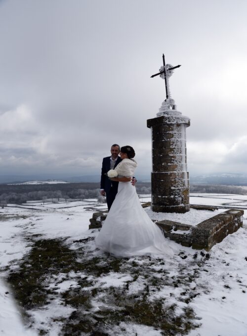 Fabien Souilah - Mariage - les mariés posent sous la neige